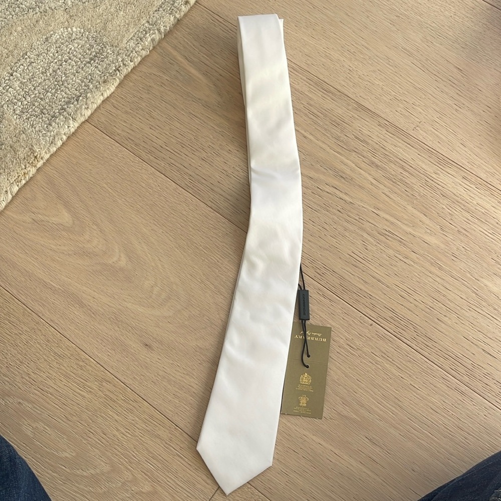 Burberry white mens tie